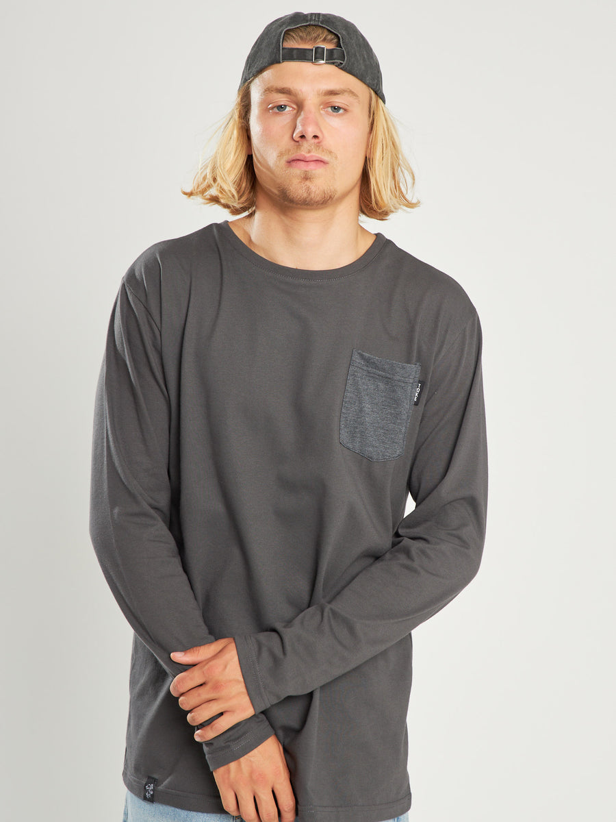 Polera ML Bolsillo Gris Oscuro